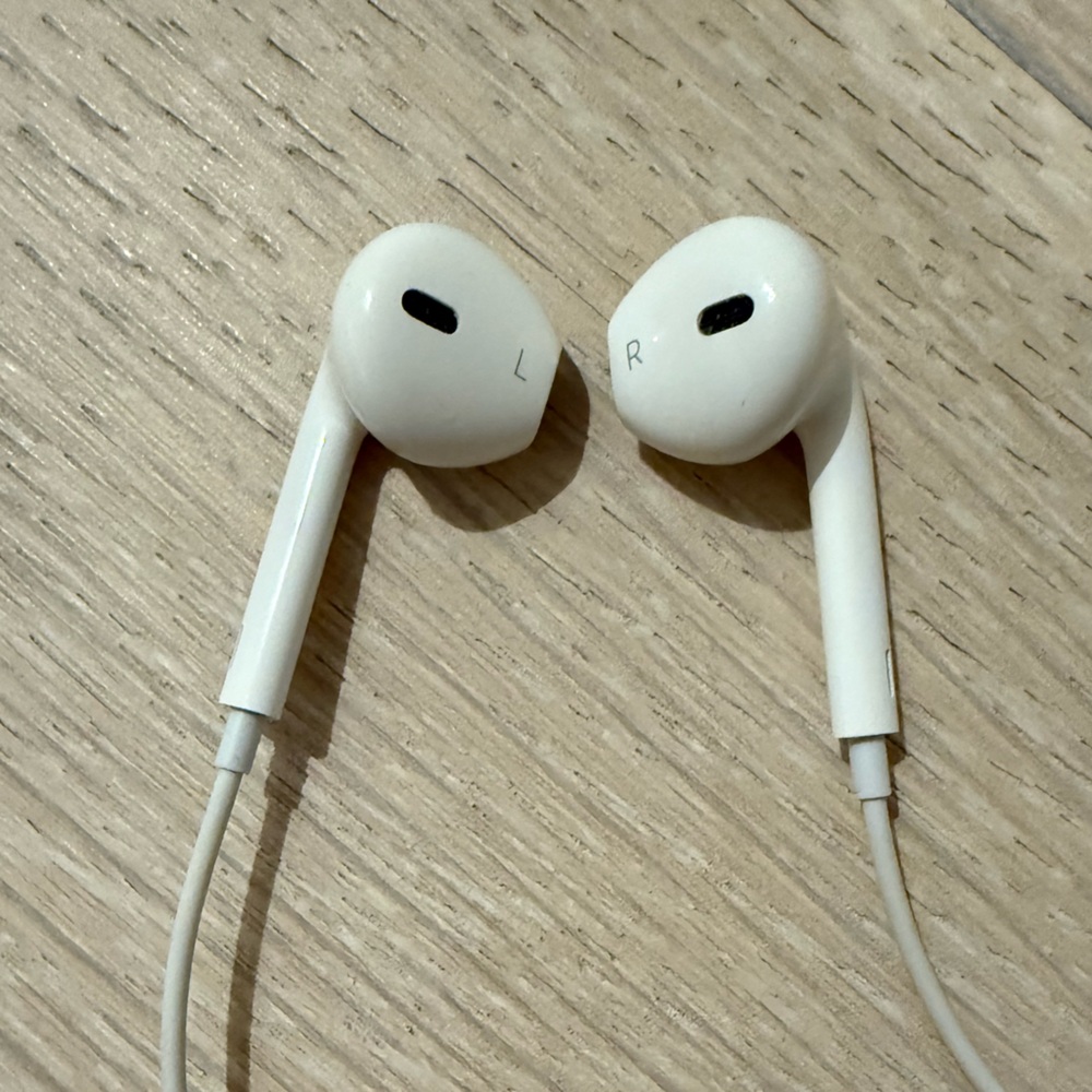 Apple Wired EarPods with Lightning Connector